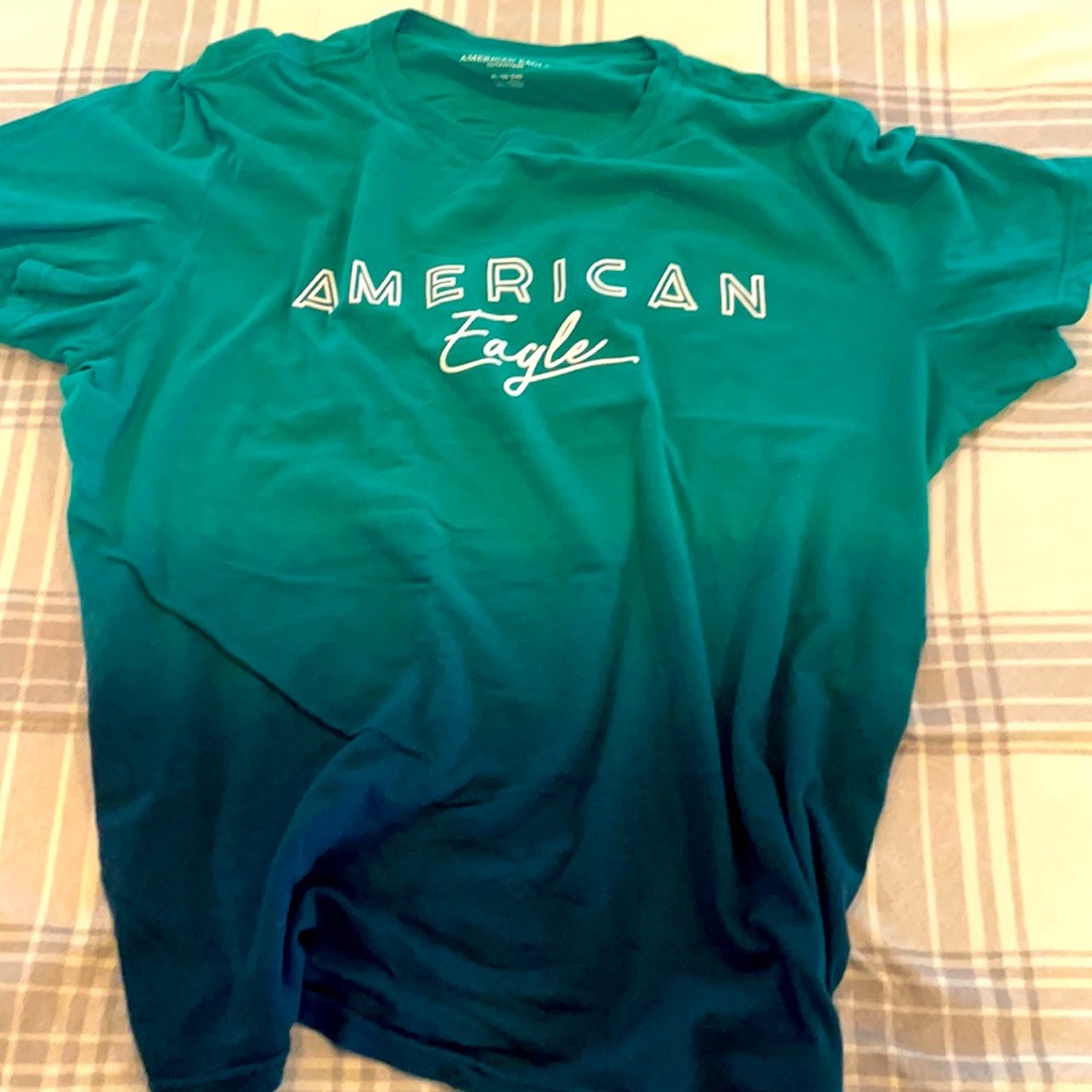 American Eagle t shirt